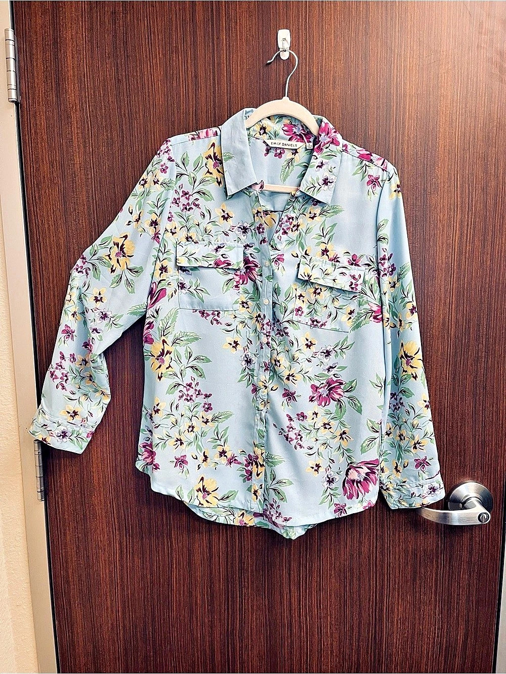 Emily Daniels Floral Button Down Shirt in Blue & Pink Size Large Like New